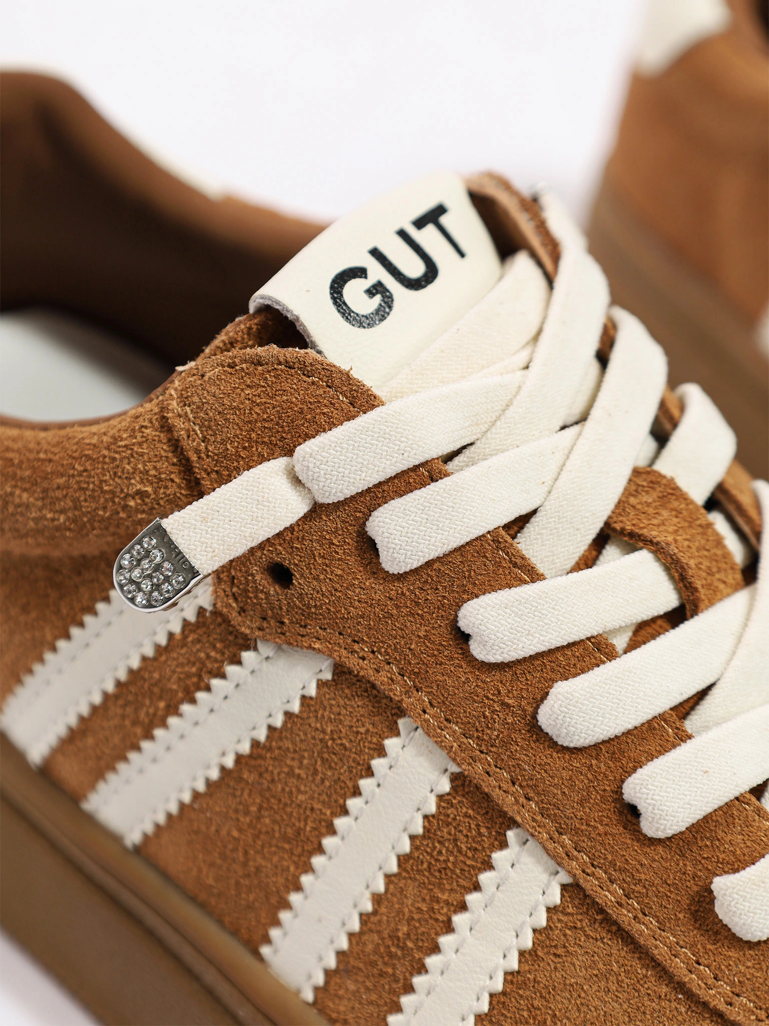 Кеды коричневого цвета из натуральной замши на средней платформе